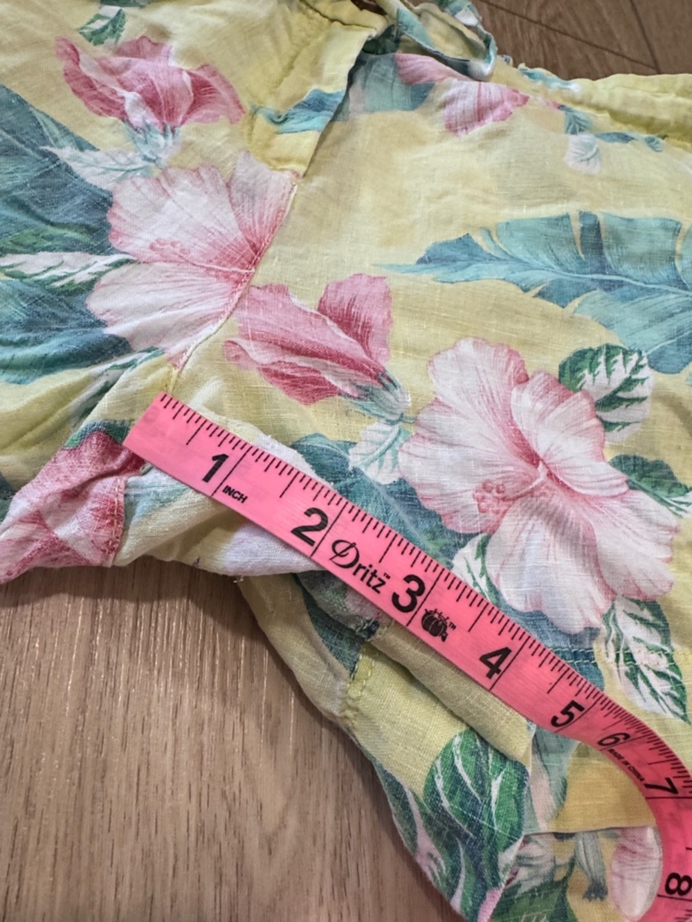 Tommy Bahama Linen Floral Cargo Shorts Sz M Butter Yellow Beachy Resortwear - Picture 8 of 10